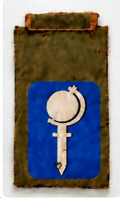 תג יחידה של חיל הקשר בצה״ל משנת 1948, עשוי בד — פריט שנמכר בבית המכירות של גל אספנות